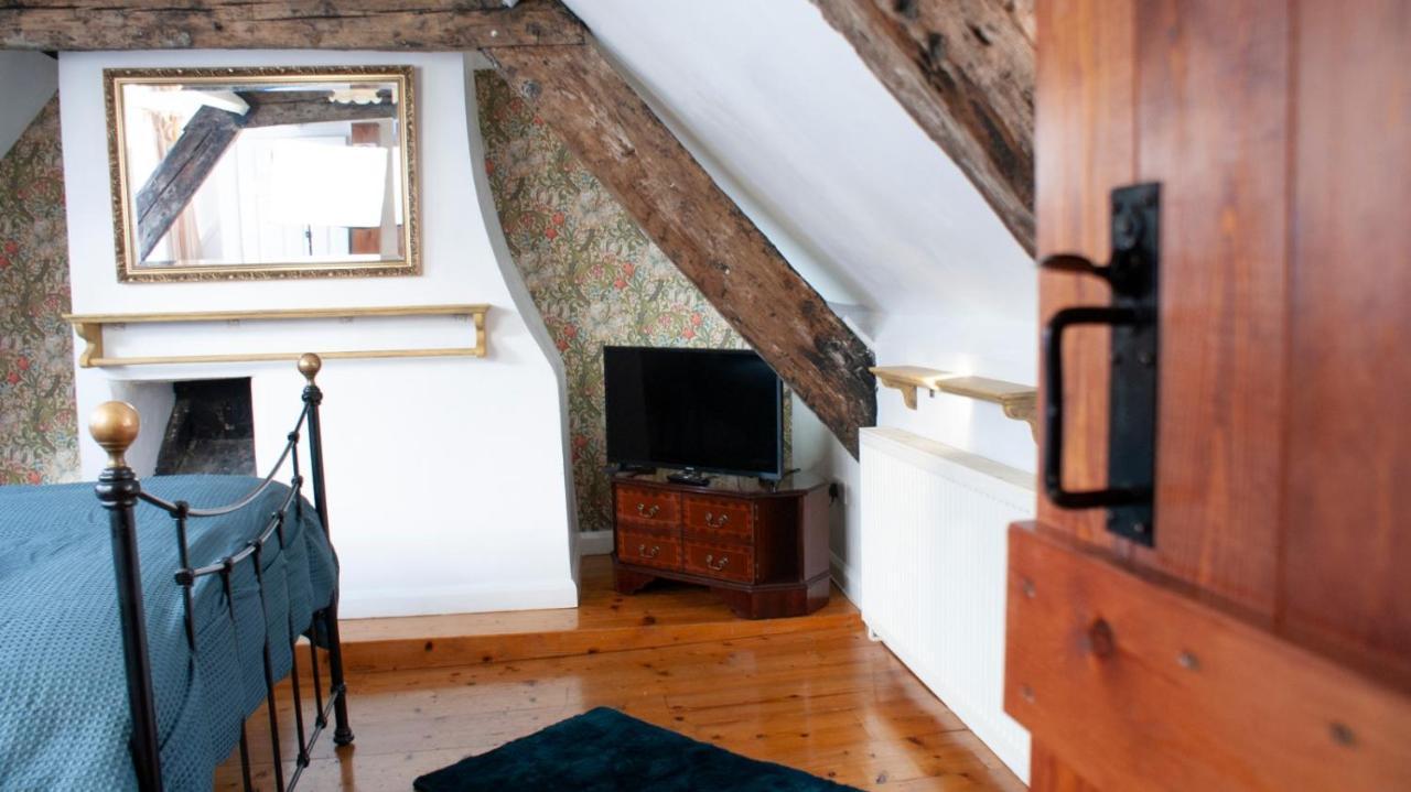 Little Pie In The Sky Bed & Breakfast Уитби Екстериор снимка